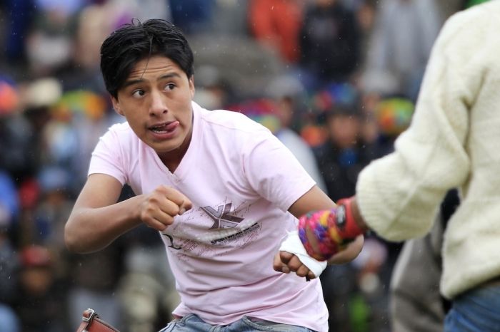 Peruvian Drunk Fight Club  (19 pics)
