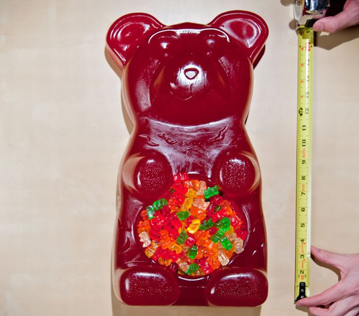 Giant Gummy Bear (7 pics)