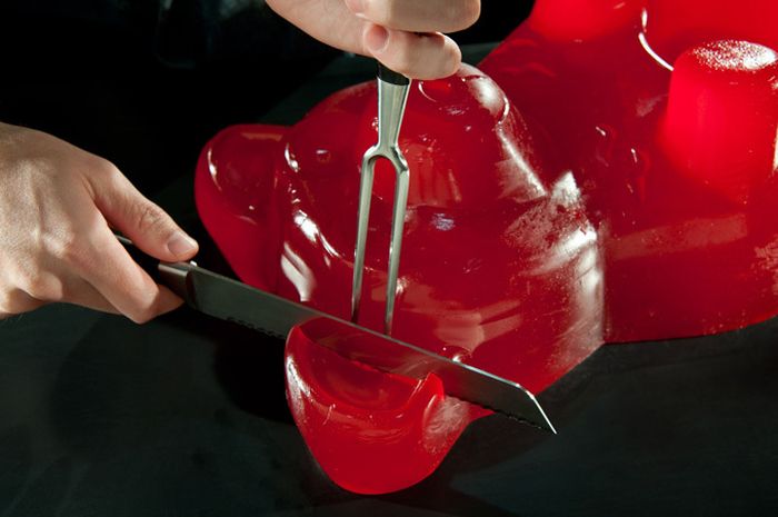 Giant Gummy Bear (7 pics)