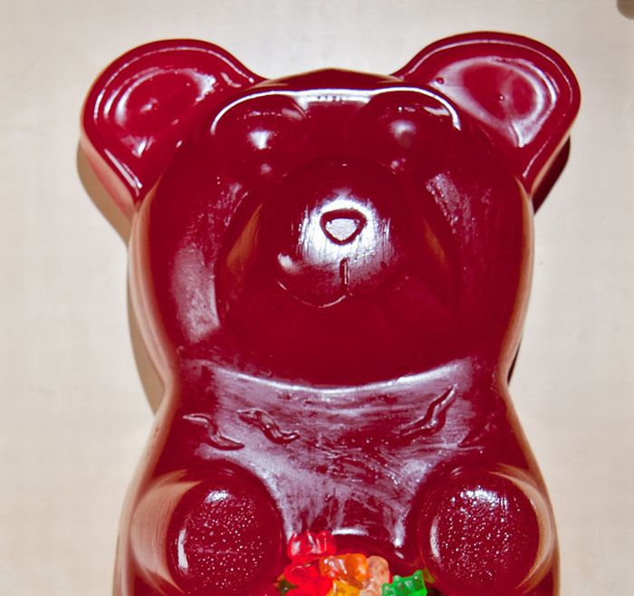 Giant Gummy Bear (7 pics)