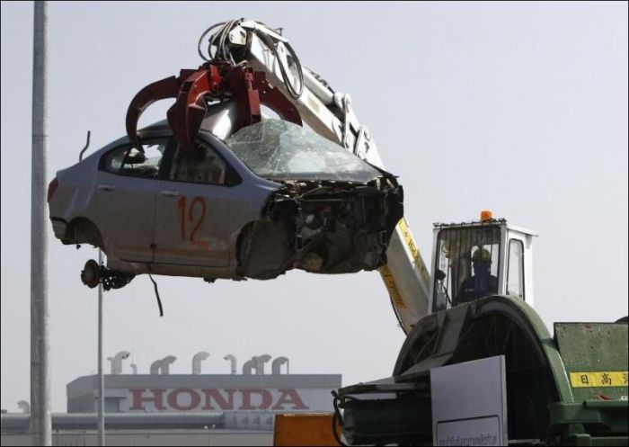 Crushed Honda Cars (10 pics)