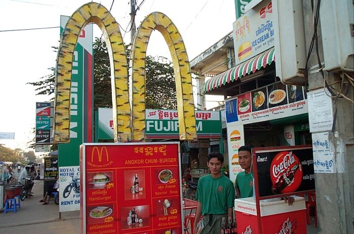 McDonalds Ripoffs Around the Globe (25 pics)