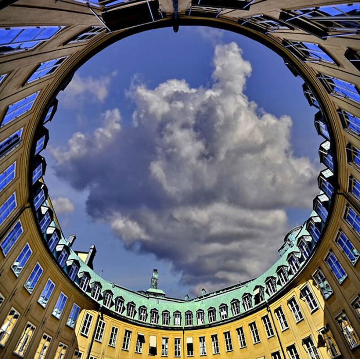 Sky Inside Buildings (20 pics)