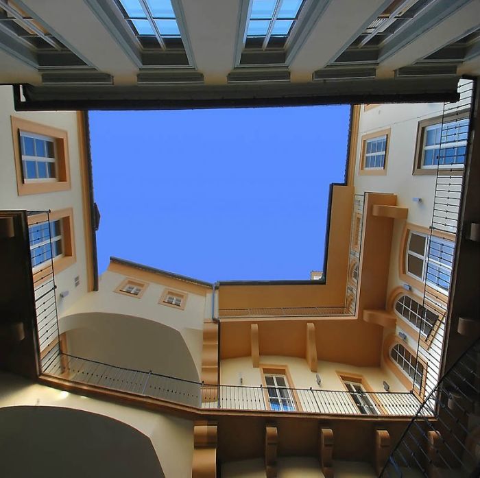 Sky Inside Buildings (20 pics)