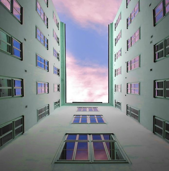 Sky Inside Buildings (20 pics)