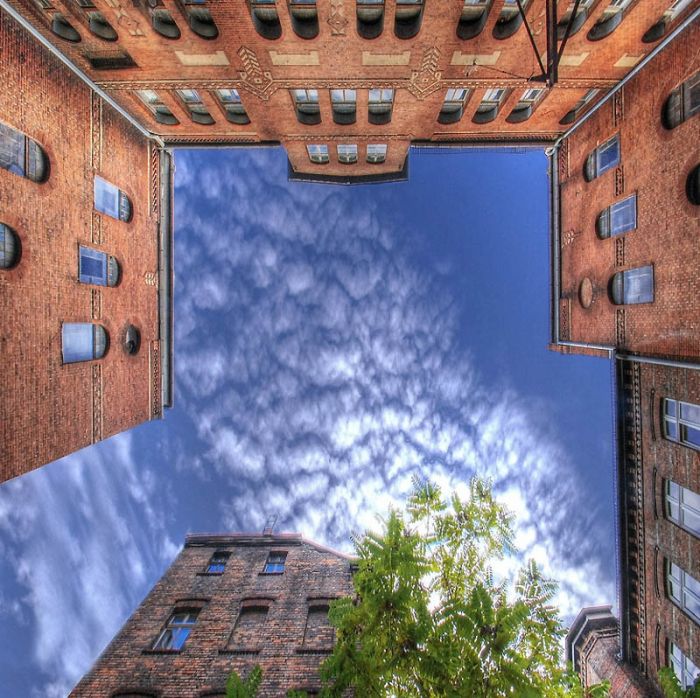 Sky Inside Buildings (20 pics)