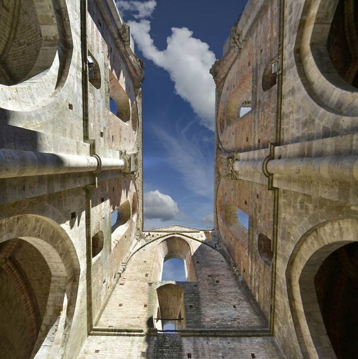 Sky Inside Buildings (20 pics)