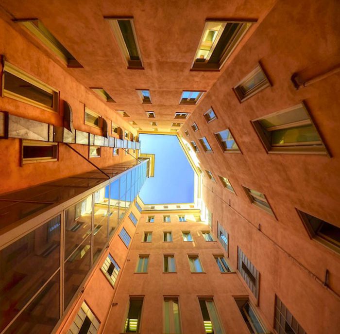 Sky Inside Buildings (20 pics)
