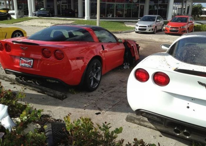 Crashed Chevrolet Corvettes (6 pics)