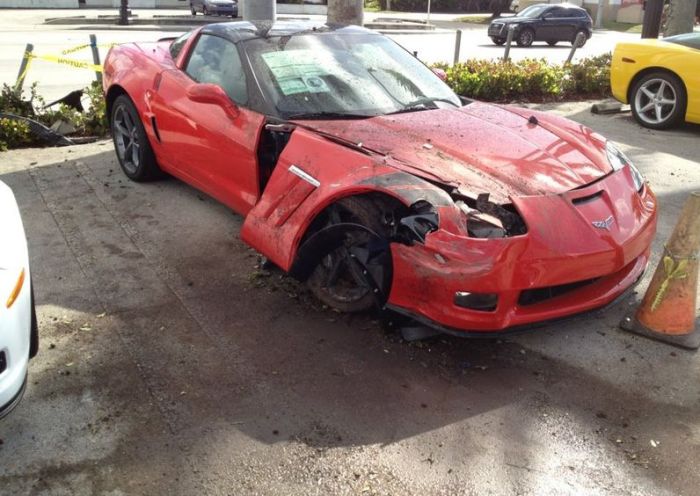 Crashed Chevrolet Corvettes (6 pics)