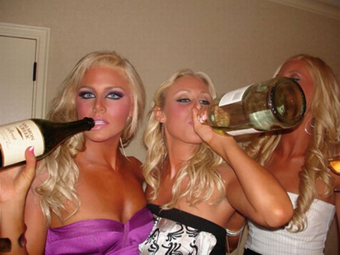 Drunken Girls On New Year’s Eve (21 pics)