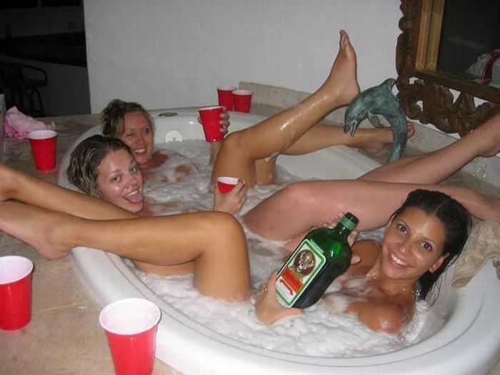 Drunken Girls On New Year’s Eve (21 pics)