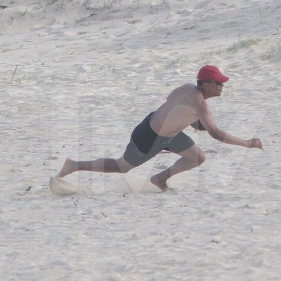 President Obama Plays Football in Hawaii (15 pics)