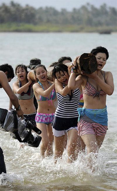 Female Bodyguards (9 pics)