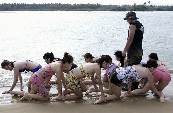 Female Bodyguards (9 pics)