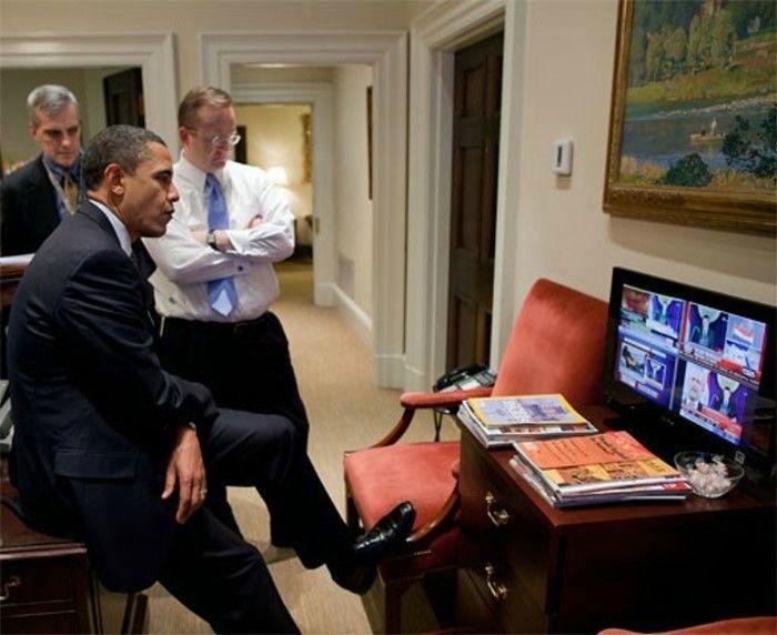 President Obama At Work (14 pics)