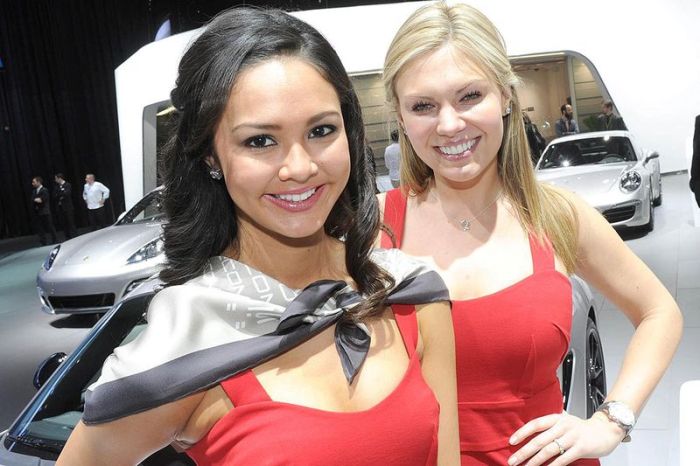 Girls of 2012 Detroit Auto Show (54 pics)