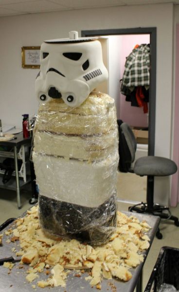 Lifesize Standing Stormtrooper Cake (26 pics)