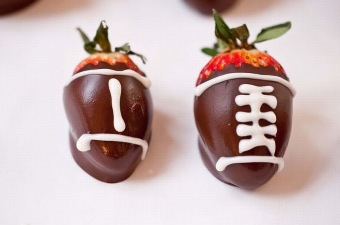 Chocolate Covered Strawberry Footballs (12 pics)