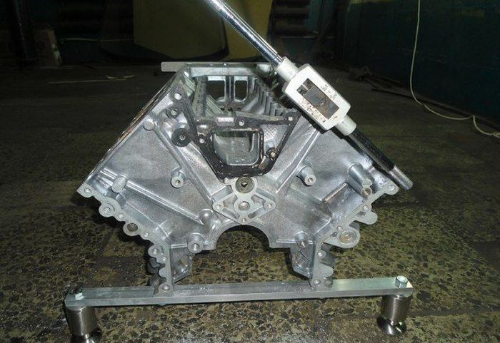 Custom V-Engine Glass Table (15 pics)