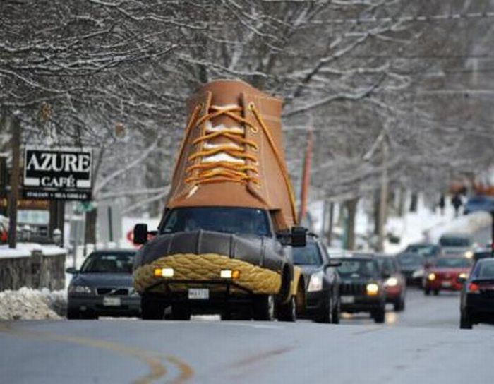 L.L. Bean Bootmobile (5 pics)