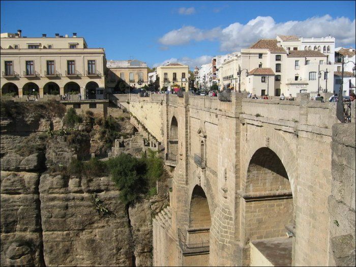 Living on the Edge (18 pics)