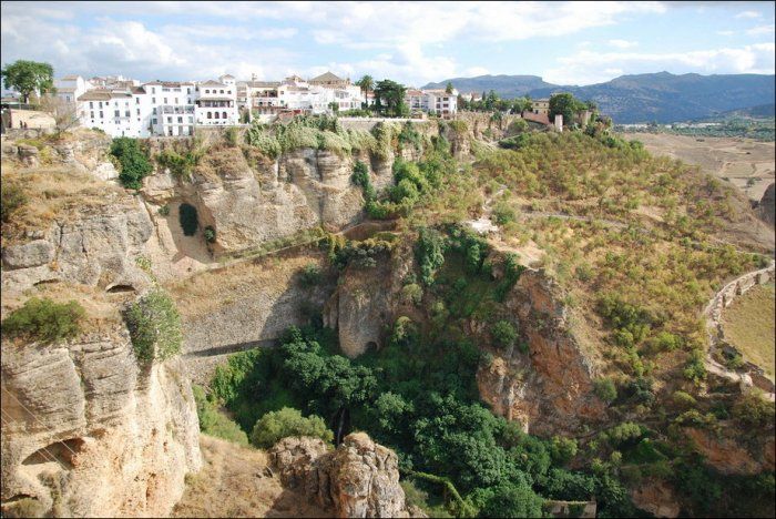 Living on the Edge (18 pics)