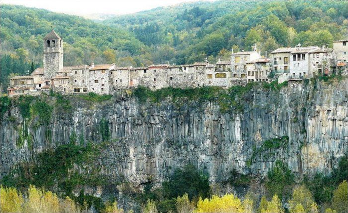 Living on the Edge (18 pics)