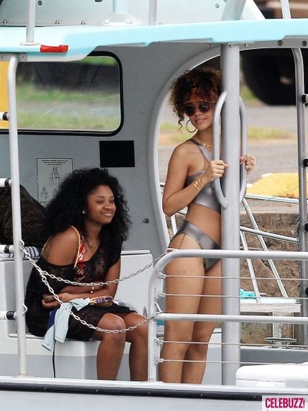 Rihanna Wearing a Very Hot Bikini (17 pics)