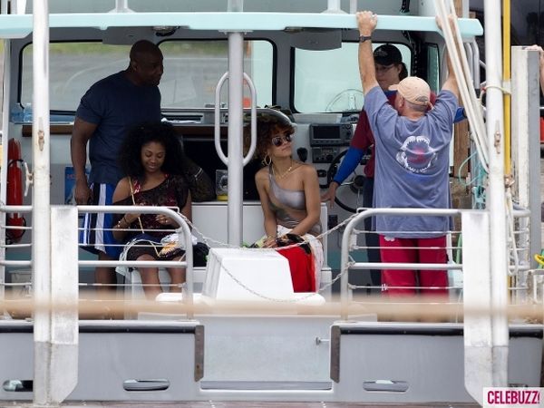 Rihanna Wearing a Very Hot Bikini (17 pics)