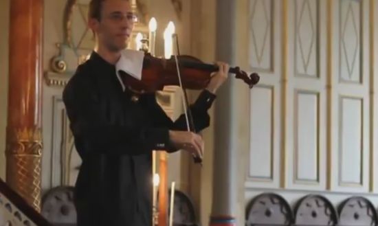 Epic Violinist Trolls a Concert Visitor