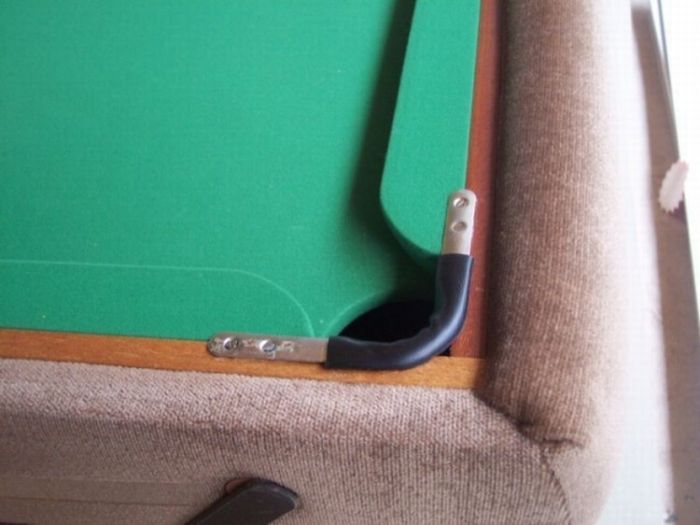 Old Couch with a Snooker Table Hidden Inside (8 pics)