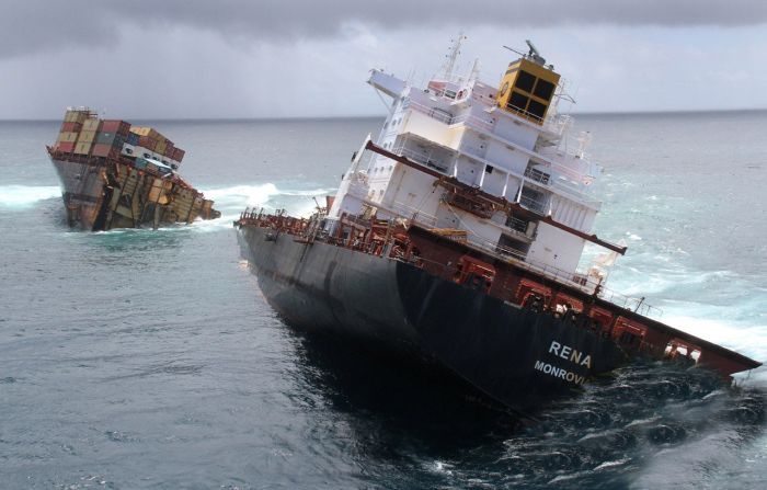 Container Ship Rena (25 pics)