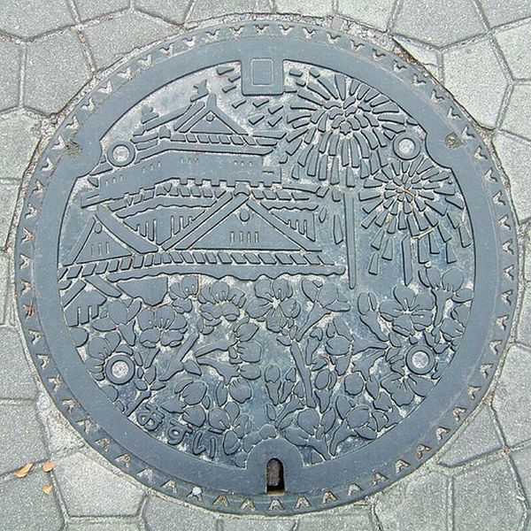 Japanese Manholes (28 pics)