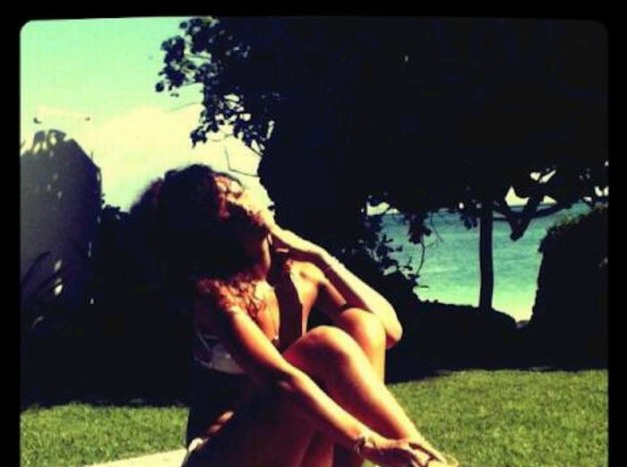 Rihanna's Recent Twit Pics (12 pics)