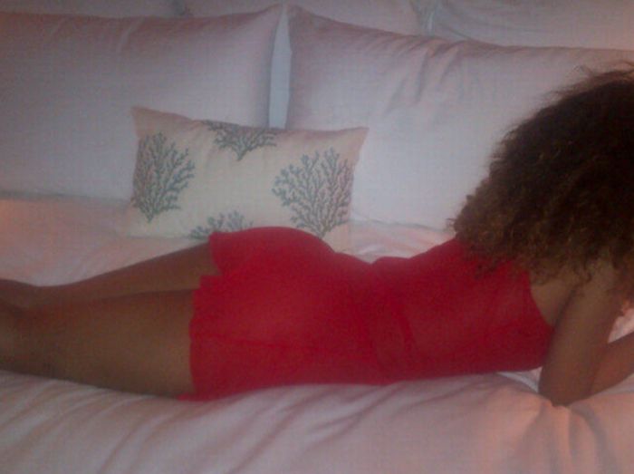 Rihanna's Recent Twit Pics (12 pics)