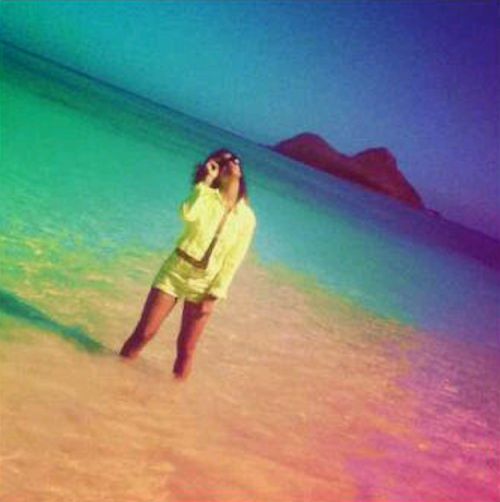 Rihanna's Recent Twit Pics (12 pics)