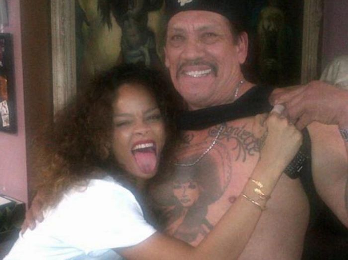 Rihanna's Recent Twit Pics (12 pics)