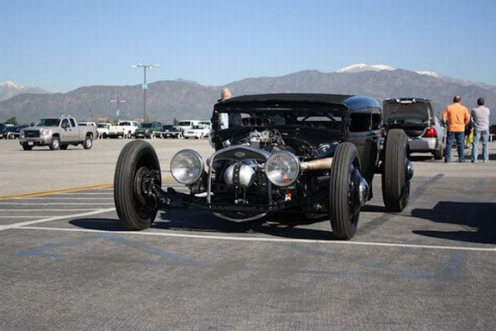 Building a Unique Car (46 pics)