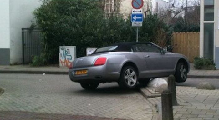 Parking Fail (3 pics)