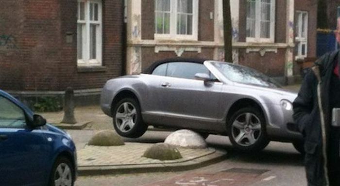 Parking Fail (3 pics)