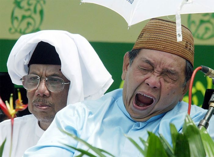 Sleepy Politicians (15 pics)