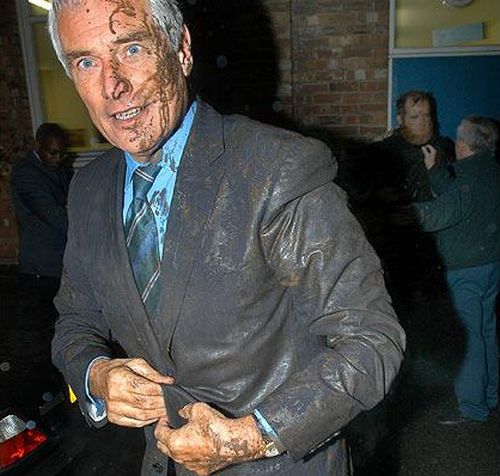 Famous People Being Pelted with Eggs, etc (30 pics)
