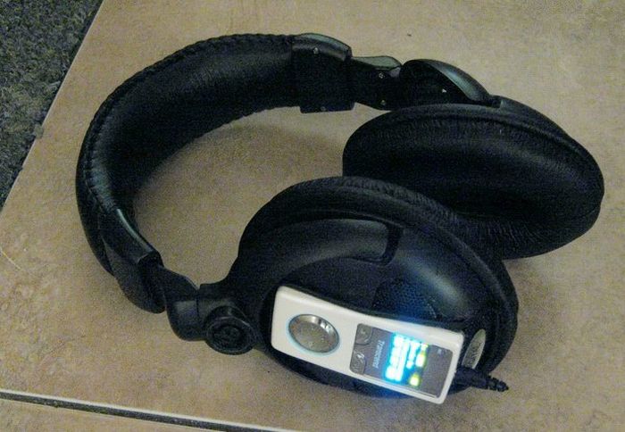 DIY Wireless Headphones with Built-In Player (14 pics)