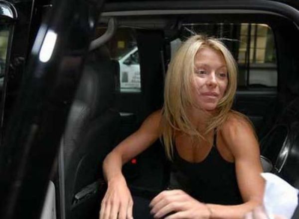 Celebrities Who Look Like Zombies (20 pics)