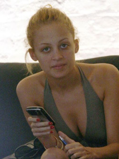 Celebrities Who Look Like Zombies (20 pics)