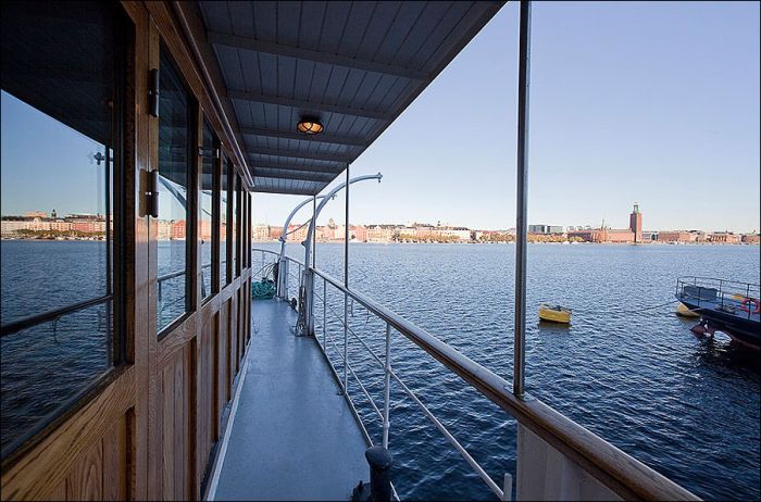Floating House in Stockholm (17 pics)