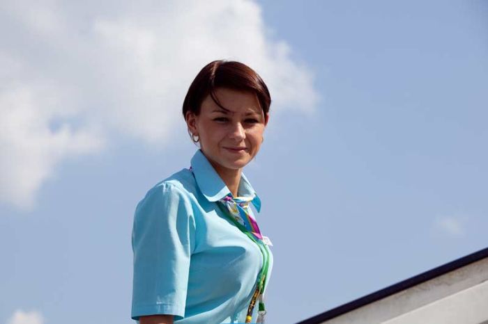 Stewardesses From All Over the World (34 pics)