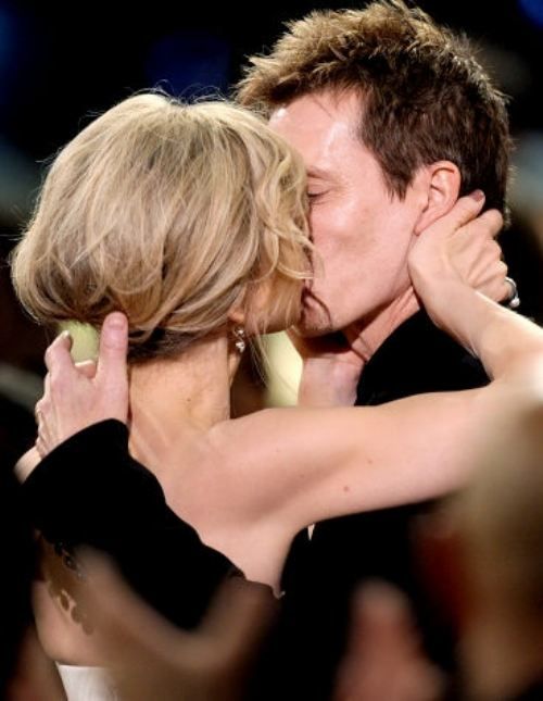 Celebrity Kissing (51 pics)