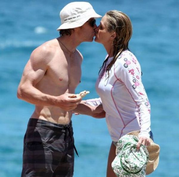 Celebrity Kissing (51 pics)